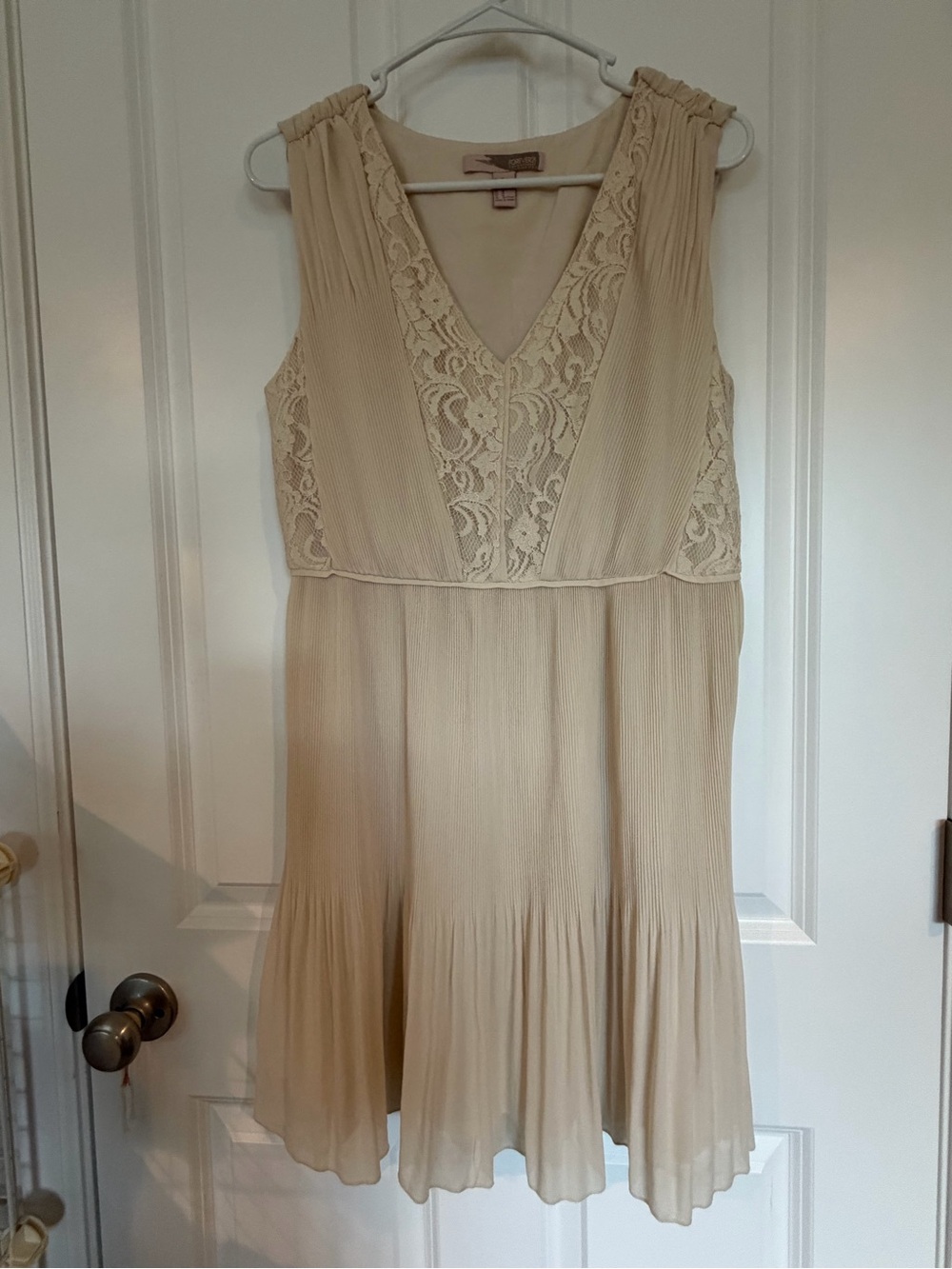 Forever 21 Cream Lace V-Neck Midi Dress